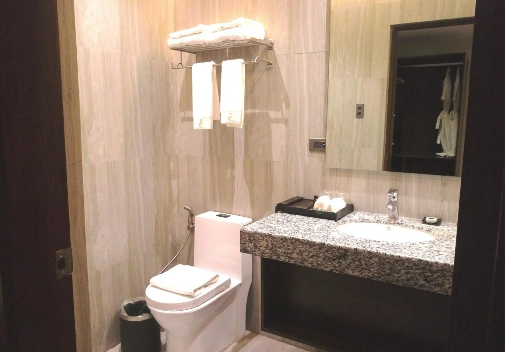 J7 Plaza Hotel