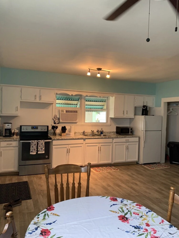 Beachfront Cottage Best Location In Ocean View! 2 Bedroom Cottage by RedAwning
