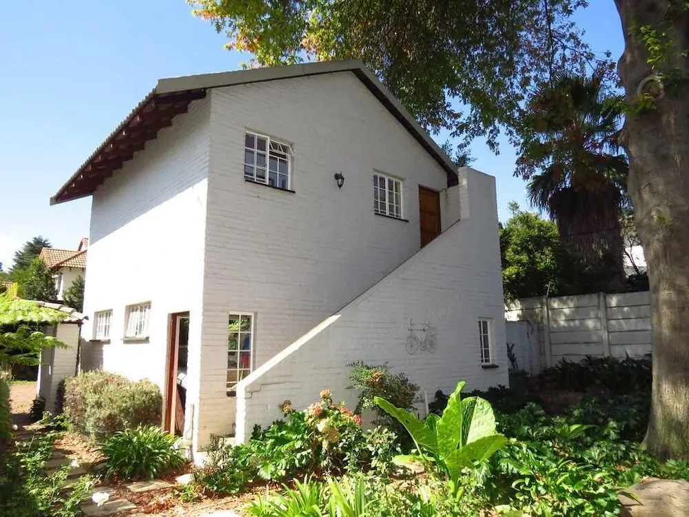 8 Landsdowne Bed and Breakfast