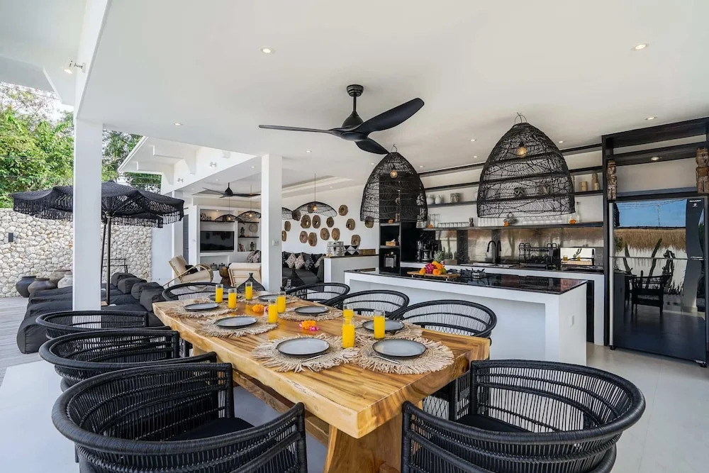 Villa Laut - 4BR Luxury Villa within Walking Distance to Seseh Beach