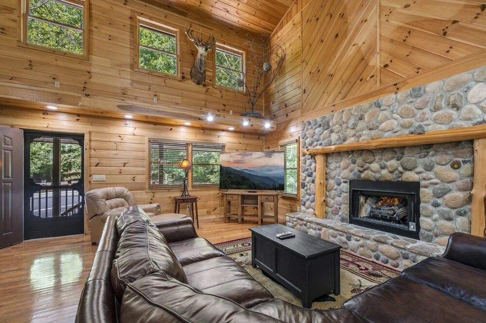 River Lodge 5 Bedroom Home by Redawning