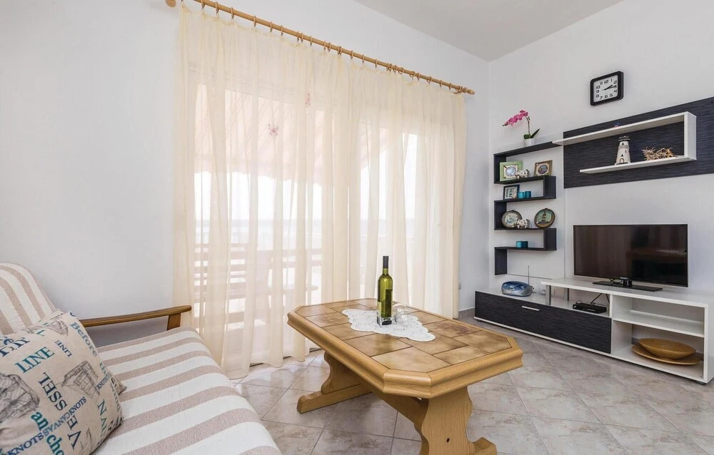 Beautiful Apartment in Lukovo Sugarje With 2 Bedrooms