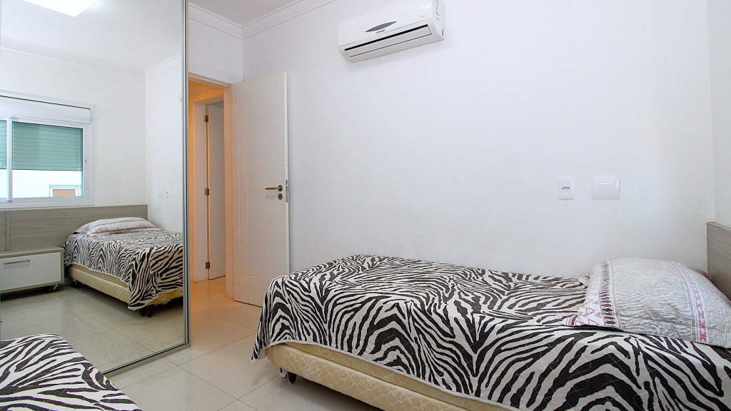 1057 - Apartamento para locação em Bombinhas