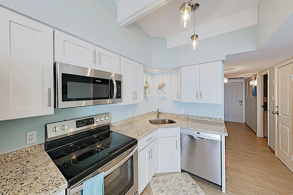 Updated Shorefront W/ Pool - Walk To Waves! 2 Bedroom Condo