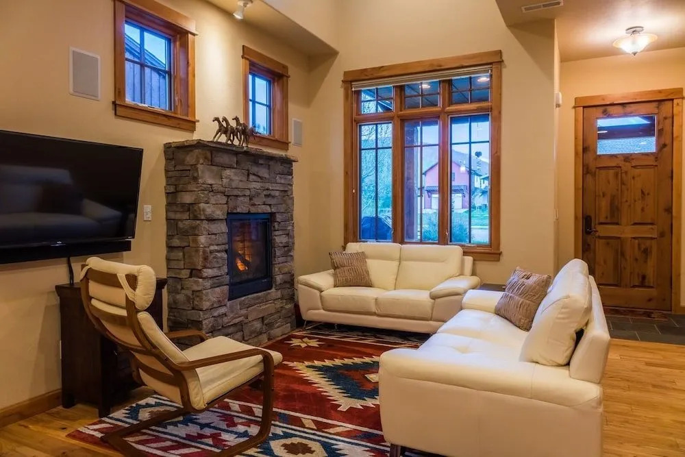 Bozeman - The Legends Chalet