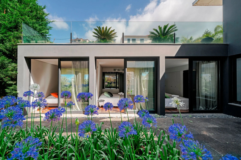 Elevator, heated pool, A/C, state of the art holiday property | SkyLounge