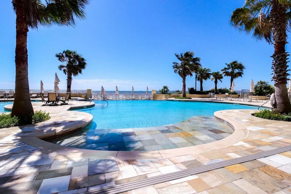 Palisade Palms Beachfront