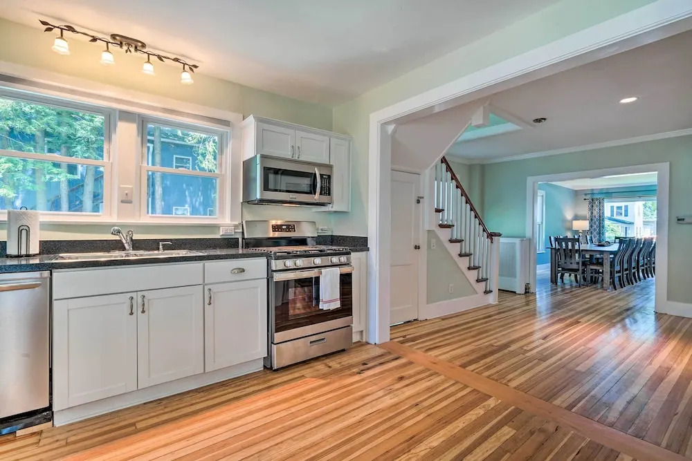 Downtown Retreat w/ Grill, Fire Pit & Wet Bar