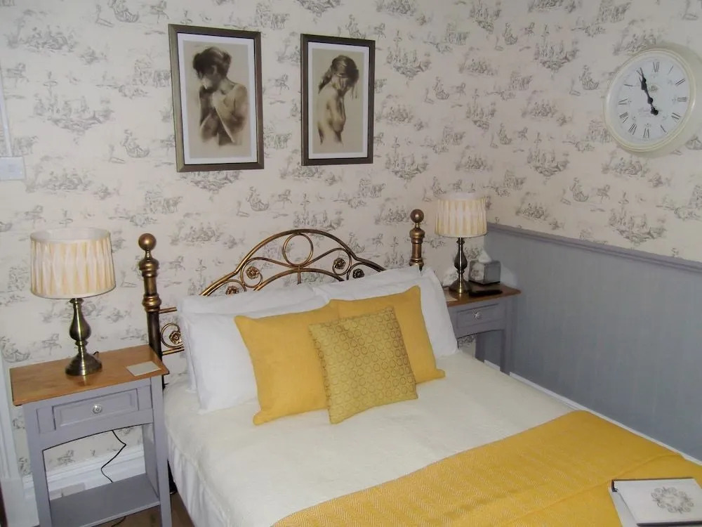 Js Mayfair Guest House