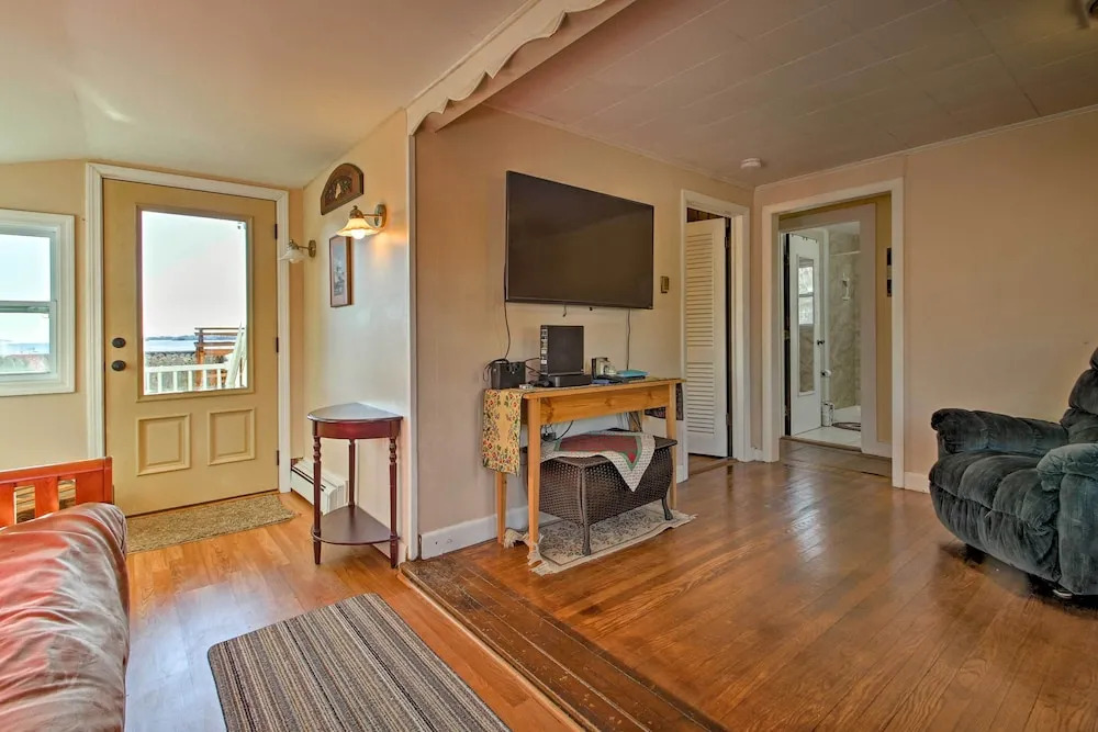 Steps to Cape Cod Canal: Buzzards Bay Home