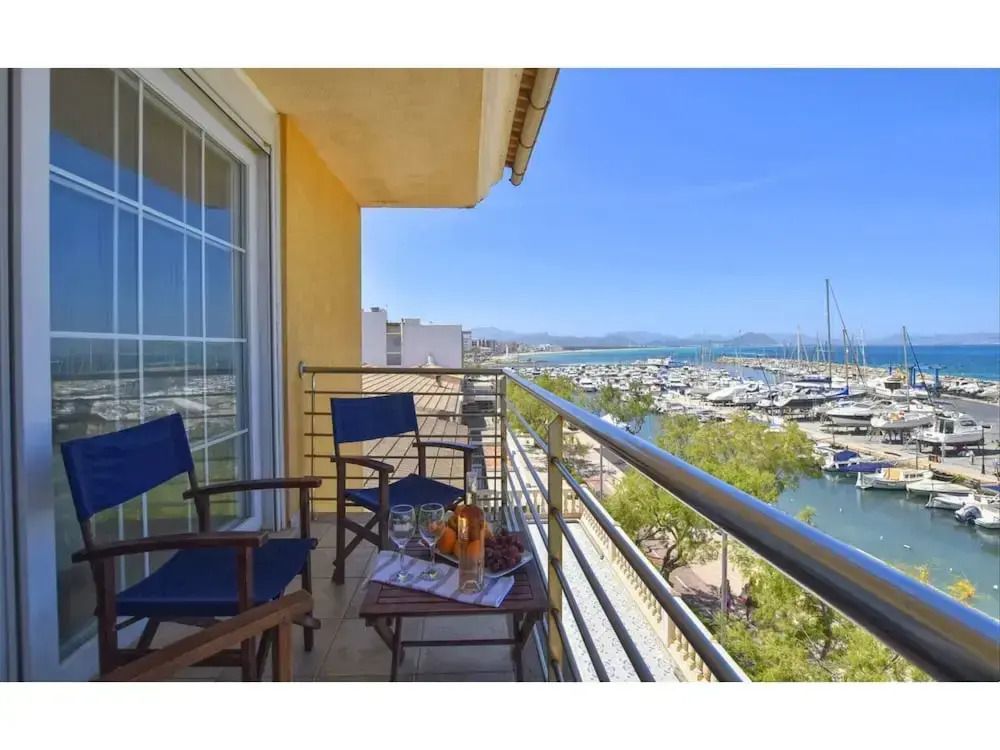 Modern Apartment in Can Picafort Nice View of the Harbor, Near the Beach