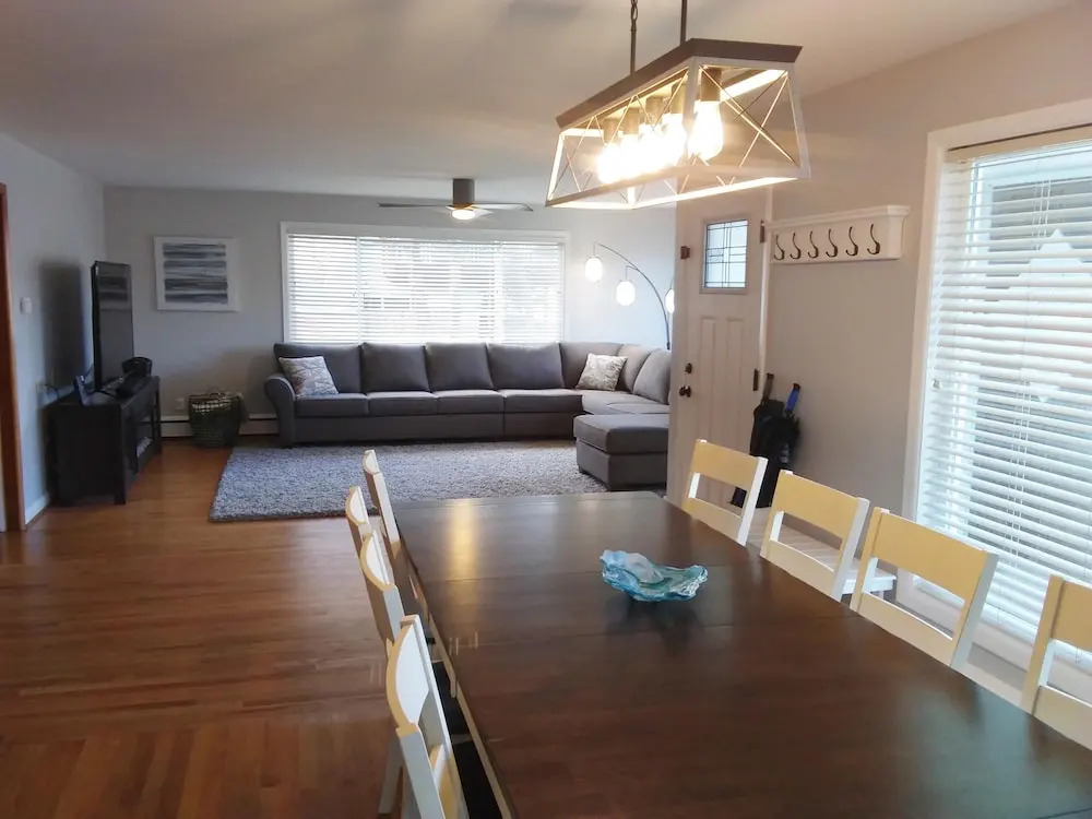 1881 Beach Dr