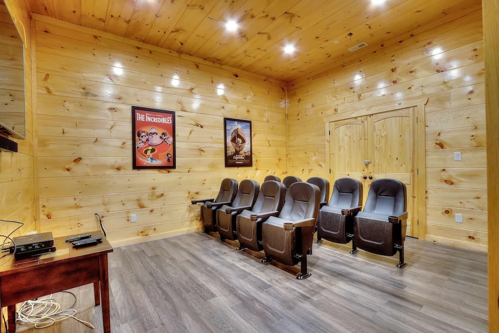 New 5K Suites Hot Tub Game Room Near Gsmnp