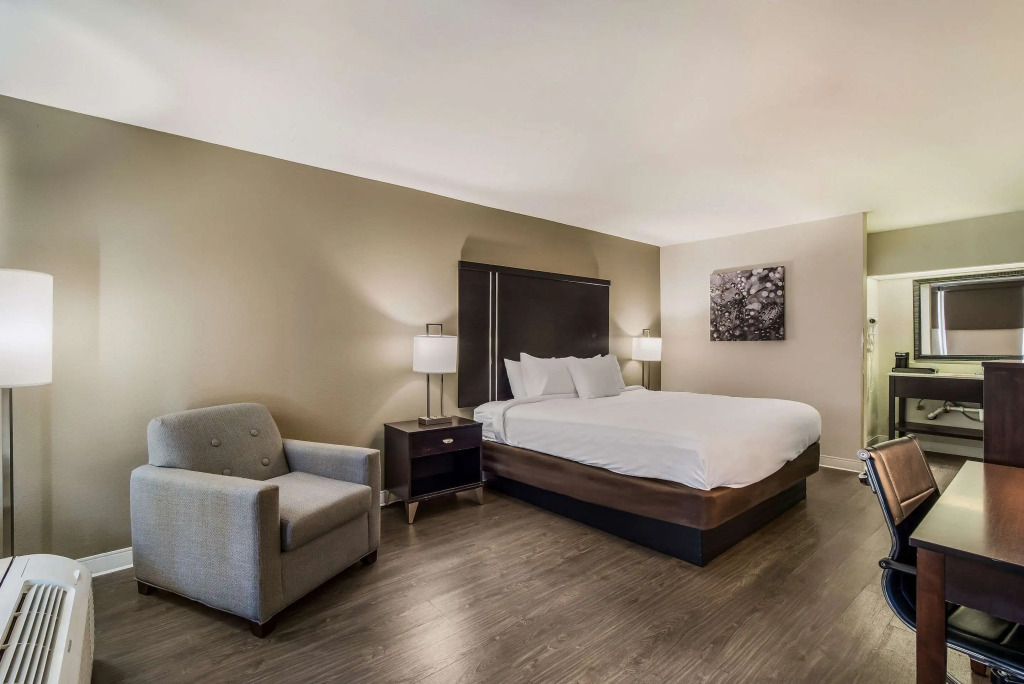 Clarion Inn & Suites Florence - Darlington