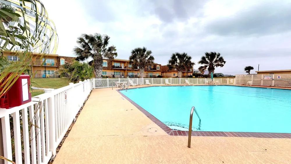 41ir: Beach  3 Bedroom Condo
