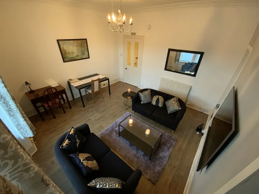 Apartment - Sleeps2 - City Centre - Parking - Yard