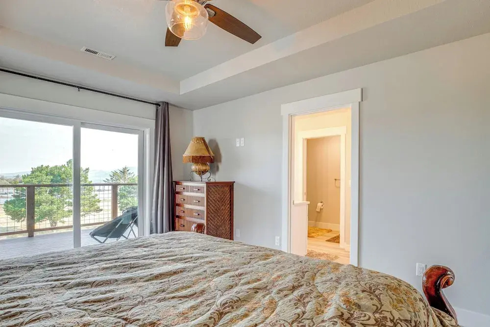 Beautiful Water Views: Coastal Oregon Townhome!