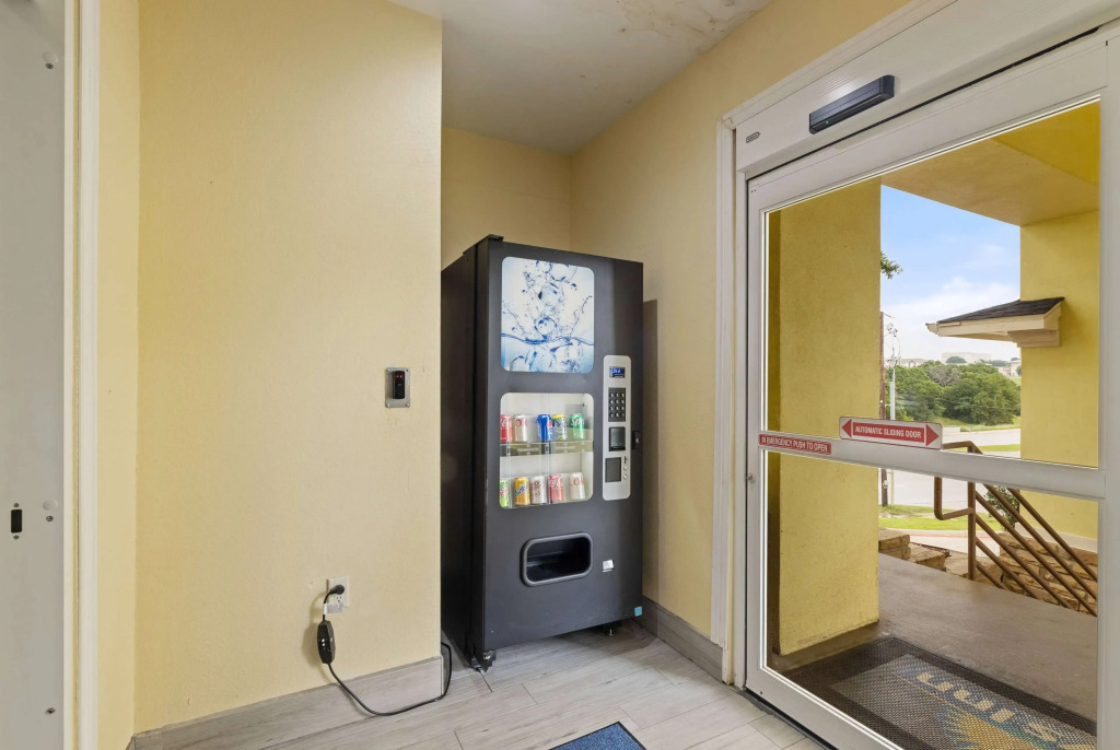 Days Inn & Suites by Wyndham DFW Airport South-Euless