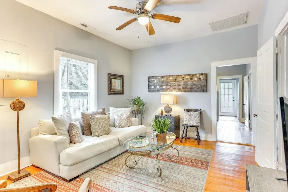 1 Mi to Dtwn Wilmington: Quiet Cottage w/ Deck