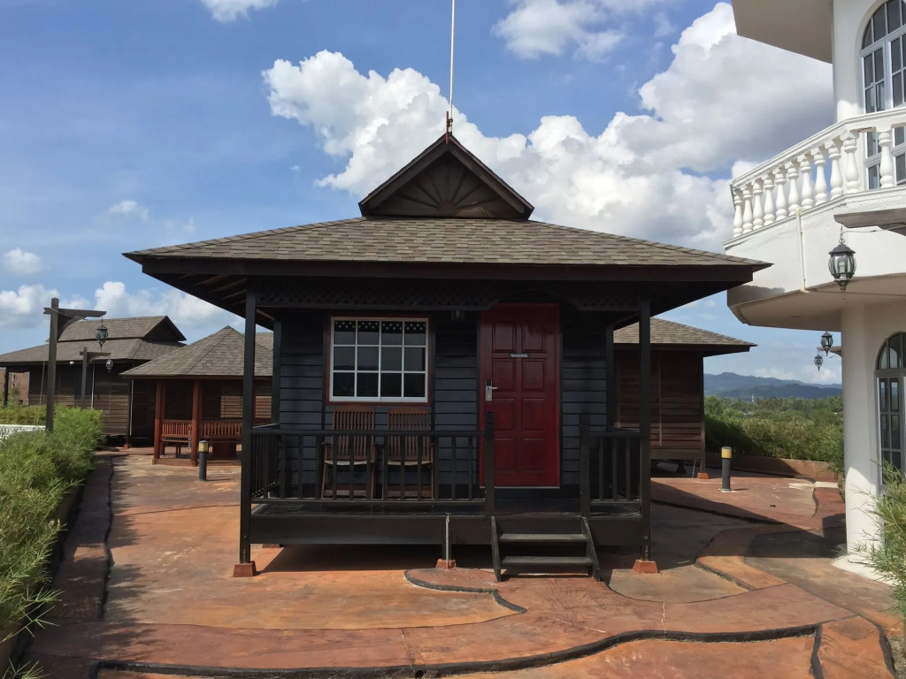 Landcons Hotel & Resort