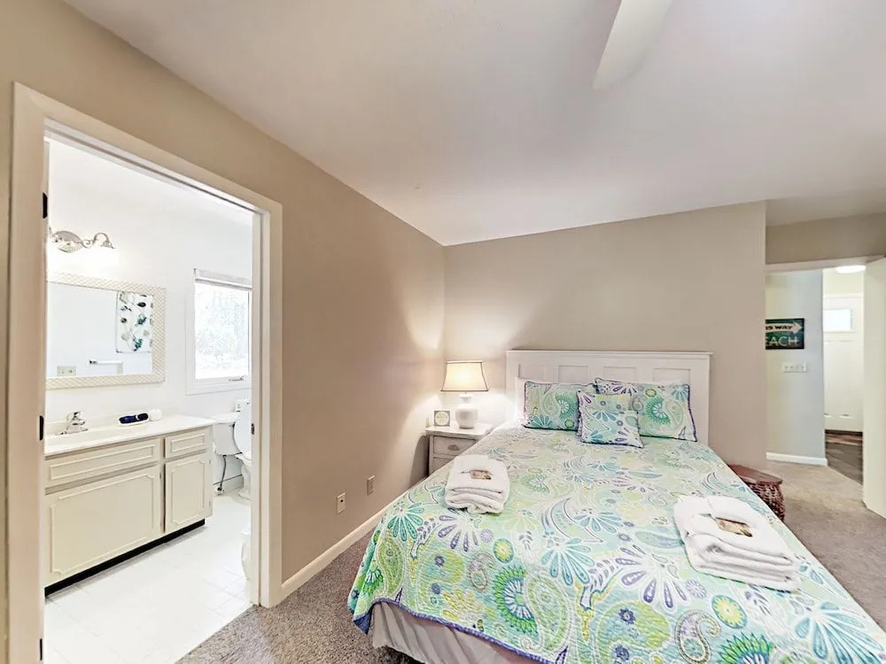 Sea Pines 2br W/ Patio, Near Beach 2 Bedroom Home