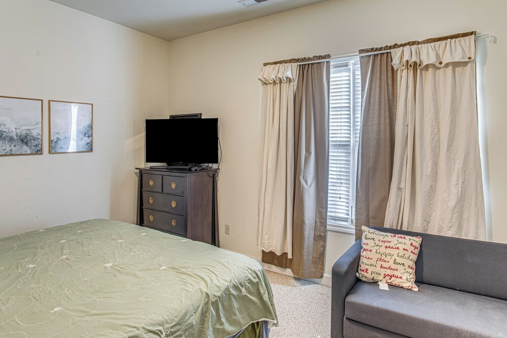 Pool Access & Pond Views: Longs Home Near Golf!
