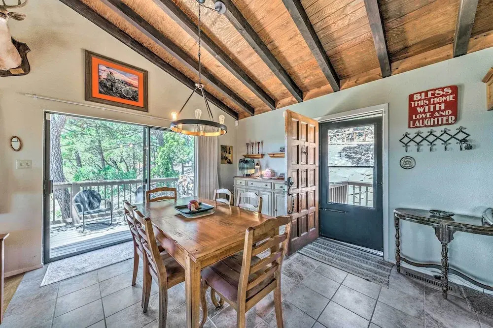 Scenic Hideaway w/ Deck & Grill ~ 6 Mi to Ruidoso!