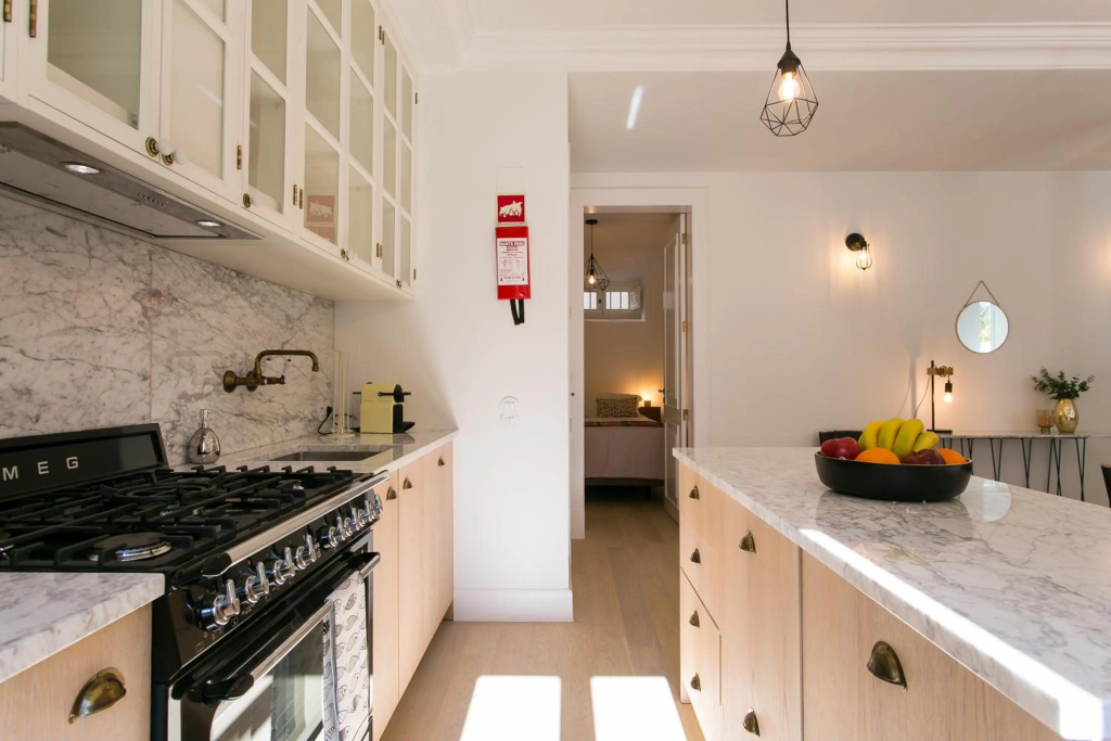 JOIVY Stunning 2BR Apt w/garden, by the Avenida subway & Botanical Garden of Lisbon