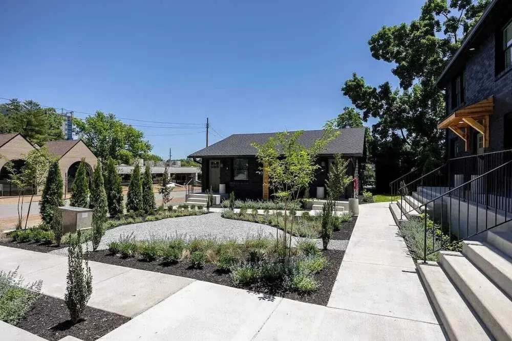 24-guest Retreat The Nomad: Studio x2, 1BR x4