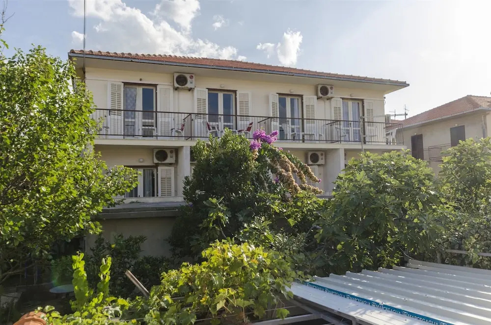 Apartments and Rooms Slavica