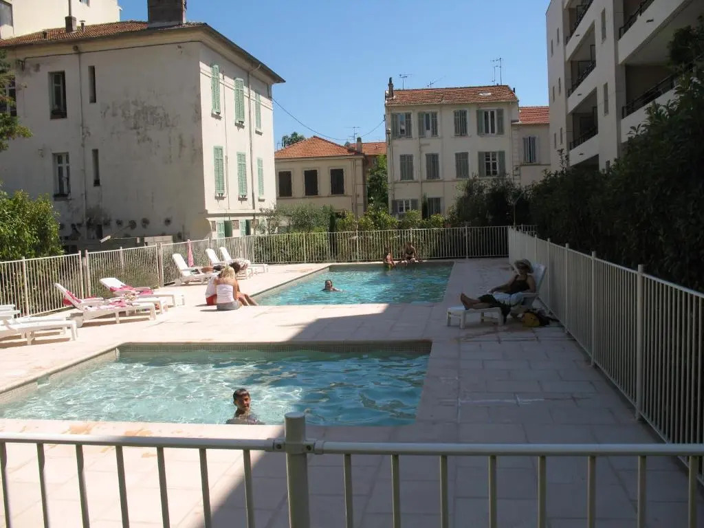 Spacious Luxury apt, 12 min walk to Croisette beach and Conf Centre