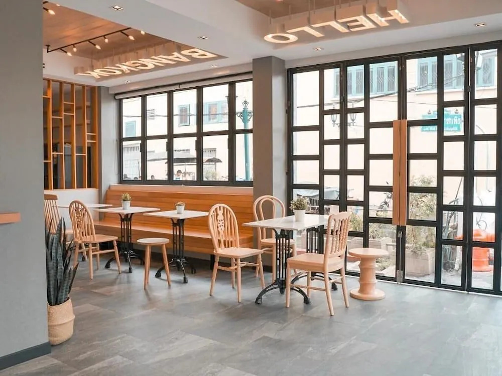 YAKTHAI POSHTEL