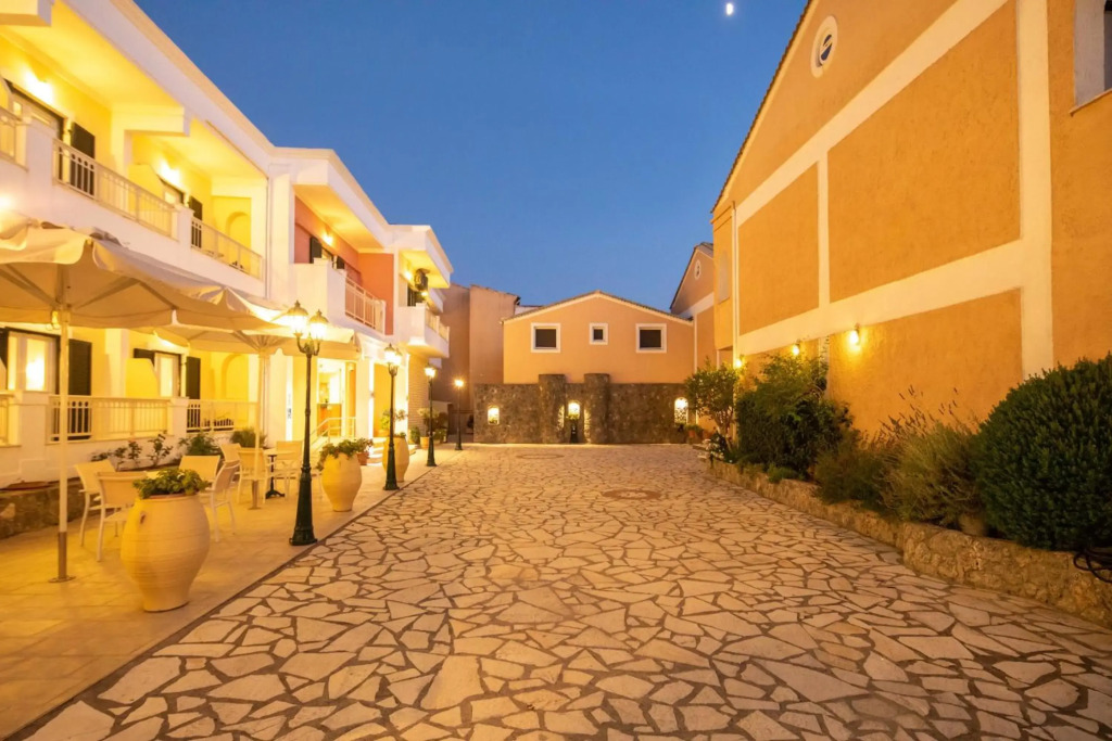 Rossis Beach Hotel