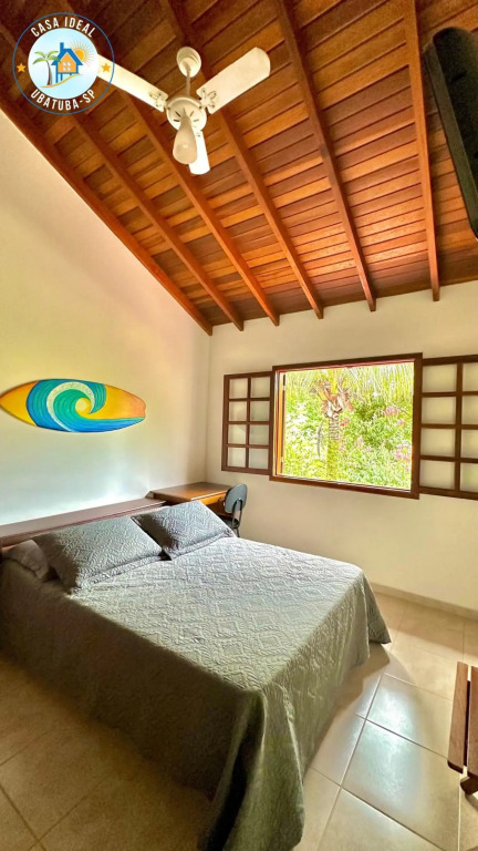 Casa ideal em condomínio fechado a 200m da Praia Maranduba, área de lazer completa