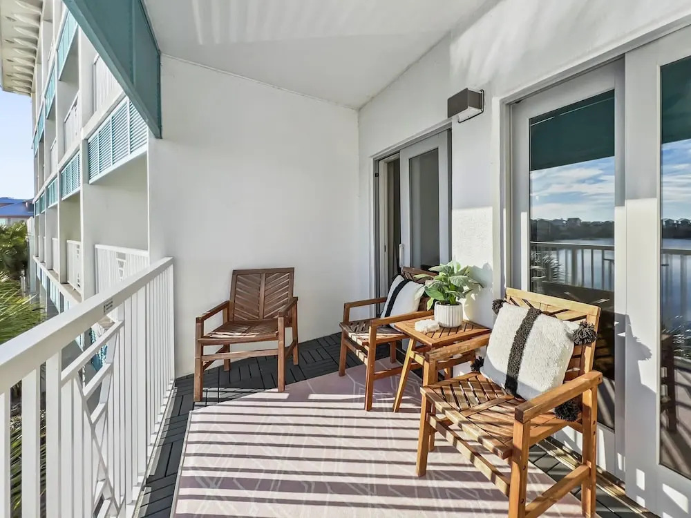 Sea La Vie 1 Bedroom Condo by RedAwning