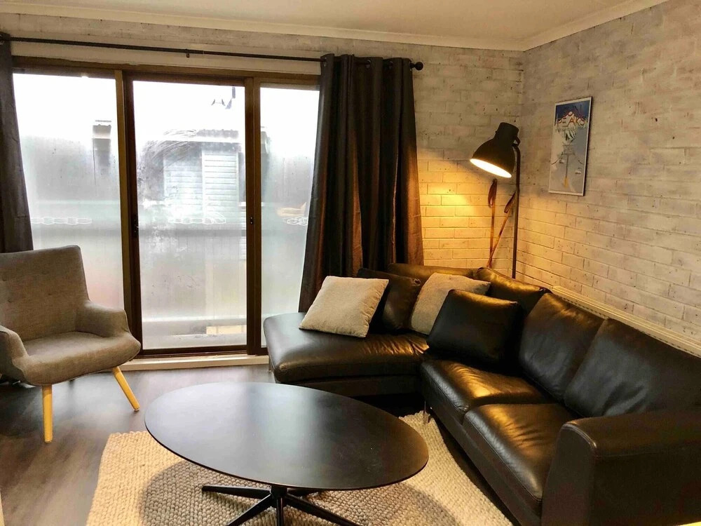 Hotham 3 Bedroom Apt