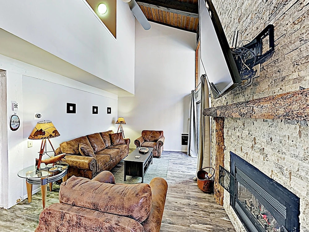 New Listing! Chic W/ Pool & Ski Back Trail 1 Bedroom Condo