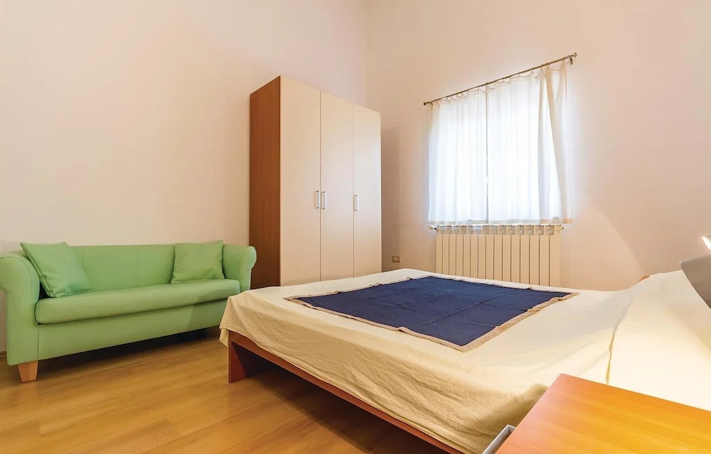 Beautiful Home in Liznjan With Wifi and 6 Bedrooms