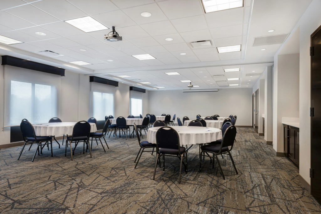 Holiday Inn Express & Suites - Kansas City KU Medical Center by IHG