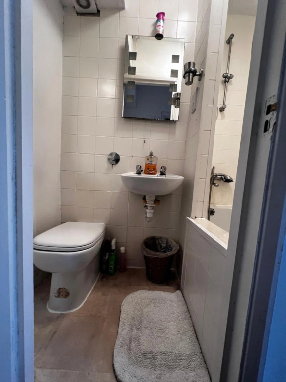 Hyde Park Studio Apartment With Private Terrace