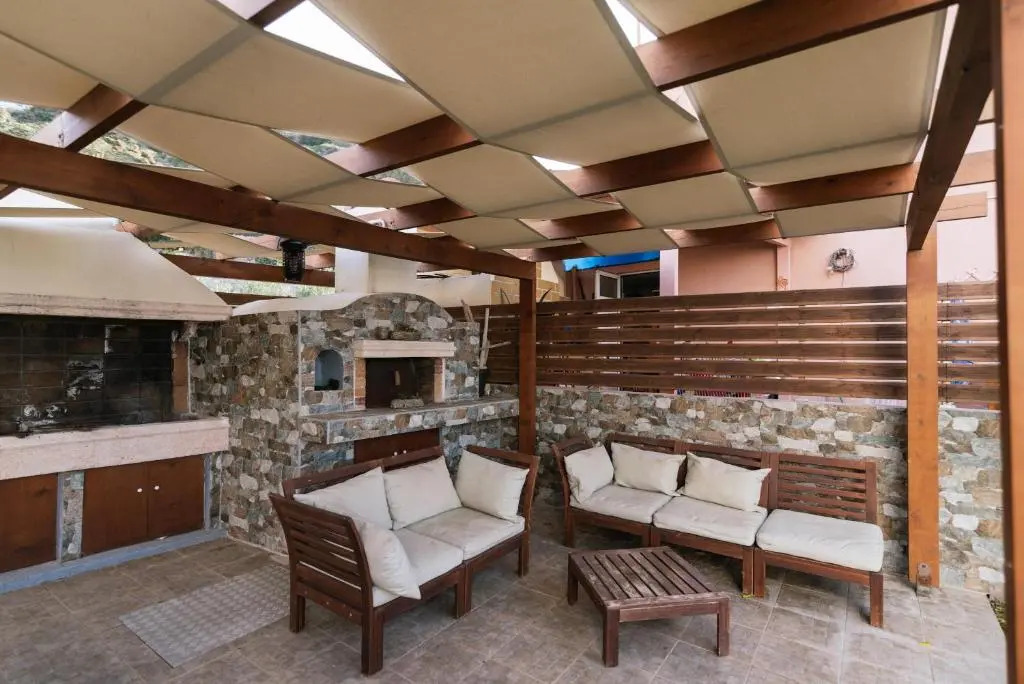 Beach front apartment with swimming pool