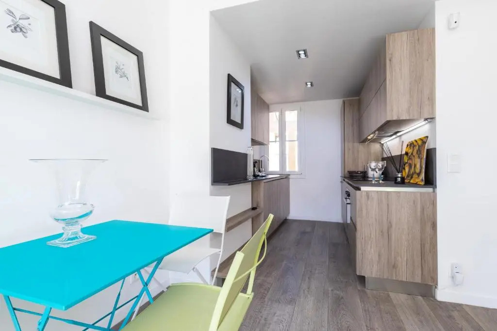 Cosy 1 Bdr Near Garibaldi Square - Top Floor & AC