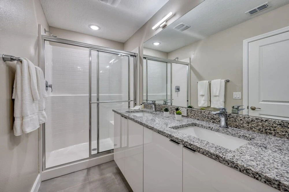 Luxury new Home Close to the Parks