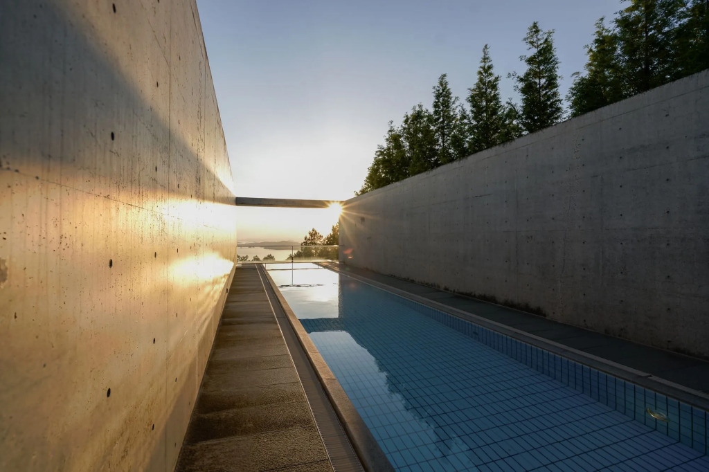 SETOUCHI RETREAT AONAGI by Onko Chishin