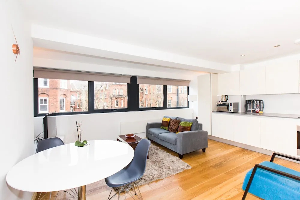 Spacious 1 Bedroom Apartment in Kensington - A3