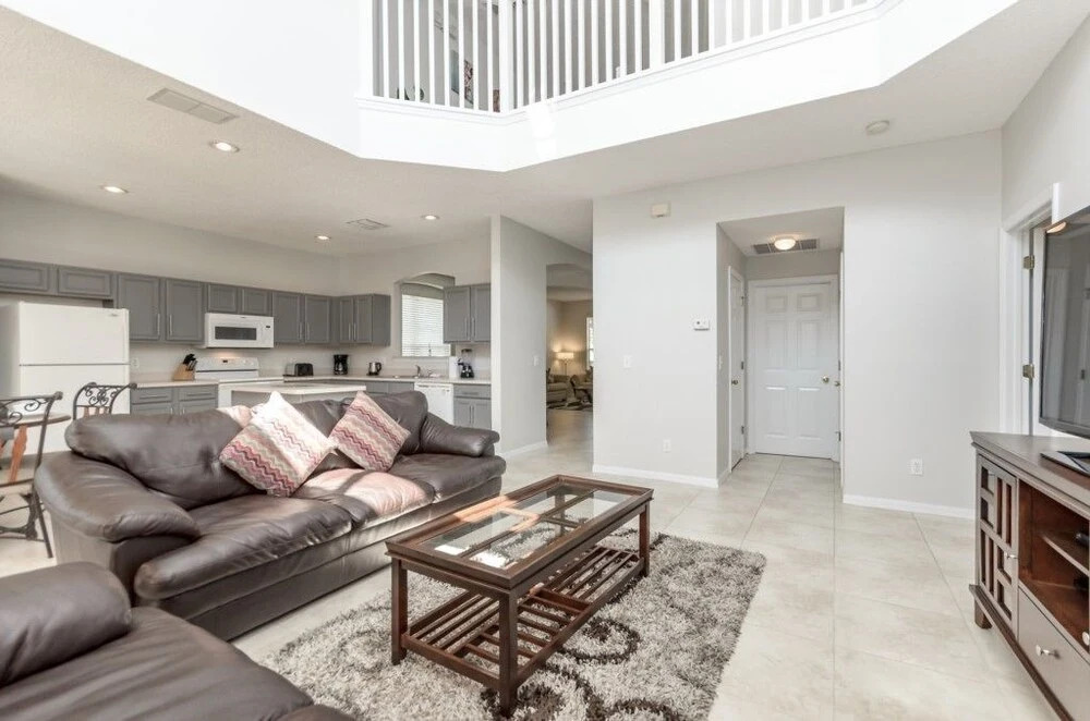 Amazing House! - Emerald - 2696LIC