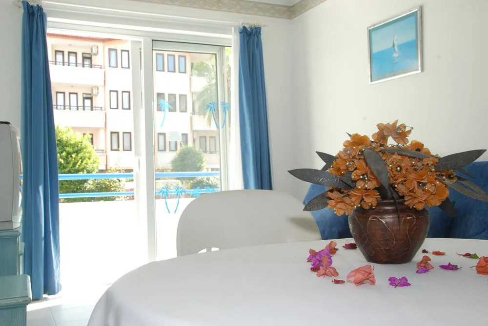 Risus Suit Hotel