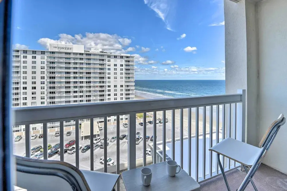 Vacation Vibe Condo: Eleventh-floor Ocean Views