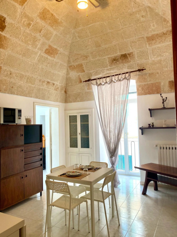 Historic cottage, central location, suitable for couples-La Casetta by Chez Isabelle