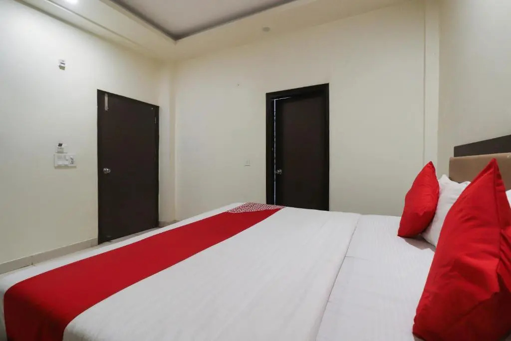 OYO 64950 Hotel Royal plaza